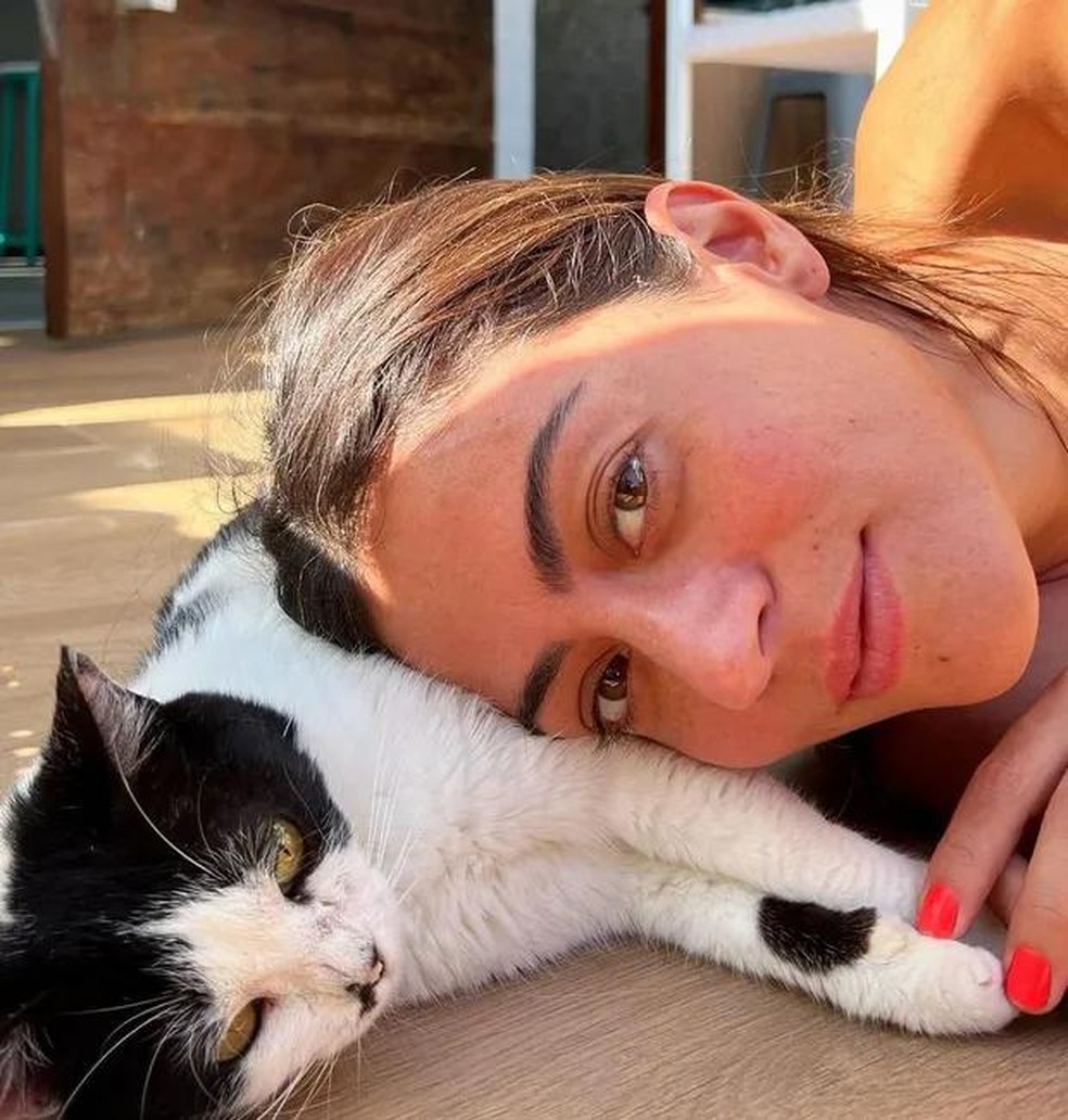 Carol Castro e sua gata, Anja  — Foto: Instagram/ @castrocarol/ Reprodução