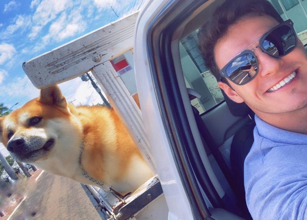 Gustavo Benediti e seu cachorro, Iron — Foto: Instagram/ @gustavo_benedetii / Reprodução