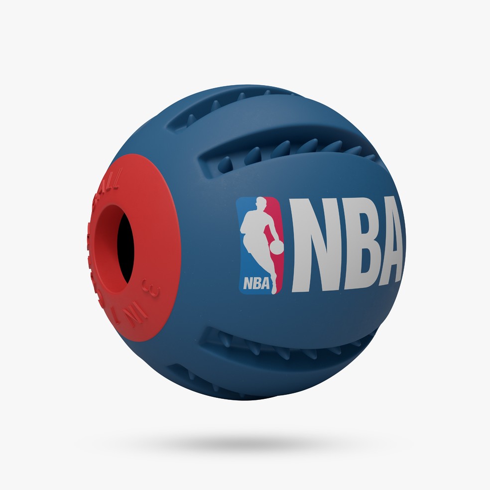Brinquedo bolinha Future Pet e NBA. A partir de 48,93, na Petlove — Foto: Petlove/ Divulgação